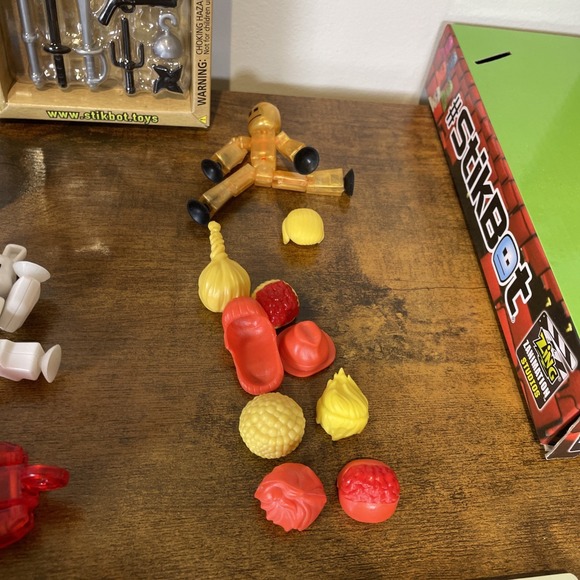 Stikbot Mixed Lot Animals, Figures, Action Packs, Stand, Stage and Backgrounds - Picture 4 of 11